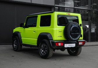 Подержанный автомобиль Suzuki Jimny 2024 года (6 фото)