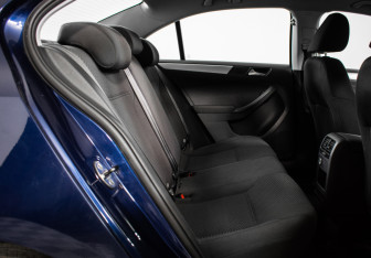 Подержанный автомобиль Volkswagen Jetta Sedan 2012 года (9 фото)