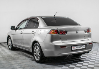 Подержанный автомобиль Mitsubishi Lancer Sedan 2012 года (7 фото)