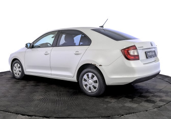 Подержанный автомобиль Skoda Rapid Liftback 2019 года (7 фото)