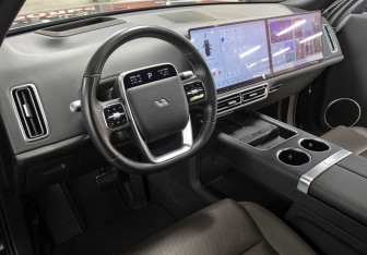 Подержанный автомобиль LiXiang L9 2023 года (16 фото)