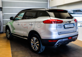 Подержанный автомобиль Geely Atlas 2021 года (6 фото)