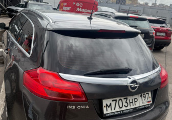 Подержанный автомобиль Opel Insignia Wagon 2011 года (2 фото)