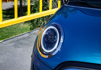 Подержанный автомобиль MINI Hatch 2021 года (14 фото)