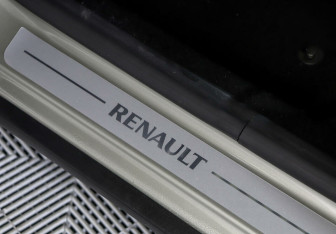 Подержанный автомобиль Renault Sandero 2016 года (15 фото)