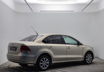 Подержанный автомобиль Volkswagen Polo Sedan 2013 года (5 фото)