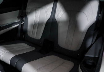Подержанный автомобиль BMW X7 2023 года (18 фото)