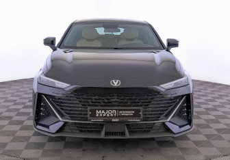 Подержанный автомобиль Changan UNI-V 2022 года (2 фото)