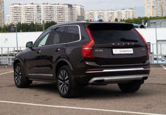 Подержанный автомобиль Volvo XC90 2021 года (8 фото)