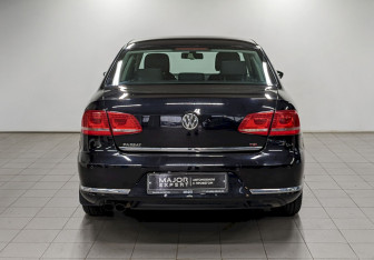 Подержанный автомобиль Volkswagen Passat Sedan 2012 года (6 фото)
