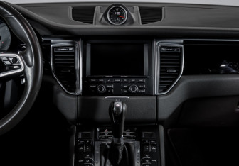 Подержанный автомобиль Porsche Macan 2015 года (13 фото)