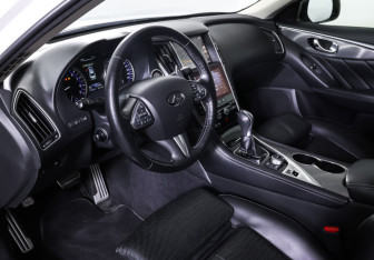 Подержанный автомобиль Infiniti Q50 2016 года (15 фото)