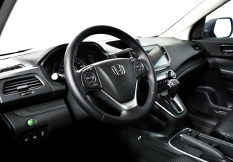 Подержанный автомобиль Honda CR-V 2015 года (11 фото)