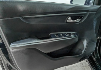 Подержанный автомобиль Kia Rio Hatchback 2021 года (18 фото)