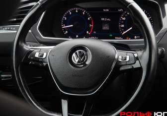 Подержанный автомобиль Volkswagen Tiguan 2018 года (17 фото)