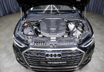 Подержанный автомобиль Audi A8 2023 года (8 фото)