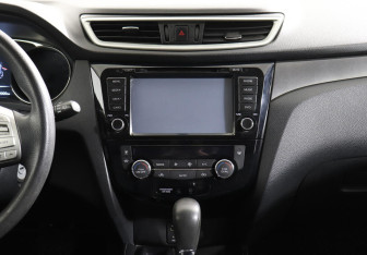 Подержанный автомобиль Nissan X-Trail 2015 года (8 фото)