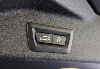 Подержанный автомобиль BMW X5 2022 года (26 фото)