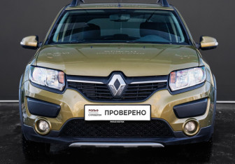 Подержанный автомобиль Renault Sandero 2015 года (2 фото)