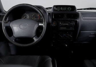 Подержанный автомобиль Toyota Land Cruiser Prado 1997 года (12 фото)