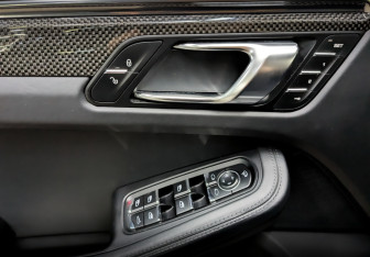 Подержанный автомобиль Porsche Macan 2015 года (22 фото)