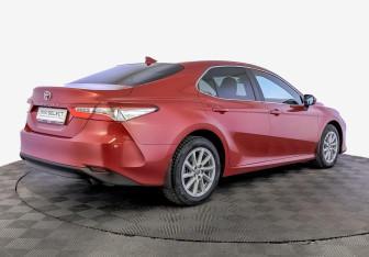 Подержанный автомобиль Toyota Camry Sedan 2022 года (5 фото)
