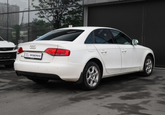 Подержанный автомобиль Audi A4 Sedan 2011 года (4 фото)