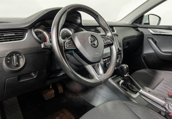 Подержанный автомобиль Skoda Octavia Wagon 2018 года (13 фото)