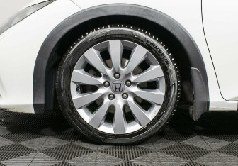 Подержанный автомобиль Honda Civic Hatchback 2012 года (7 фото)