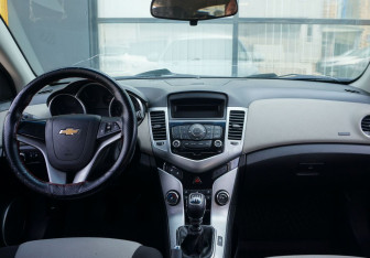 Подержанный автомобиль Chevrolet Cruze Hatchback 2012 года (11 фото)