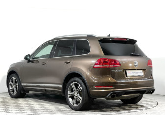 Подержанный автомобиль Volkswagen Touareg 2014 года (7 фото)