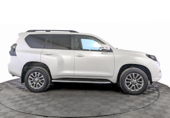Подержанный автомобиль Toyota Land Cruiser Prado 2017 года (4 фото)