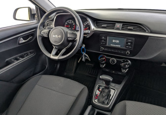 Подержанный автомобиль Kia Rio Hatchback 2022 года (26 фото)