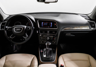 Подержанный автомобиль Audi Q5 2012 года (11 фото)