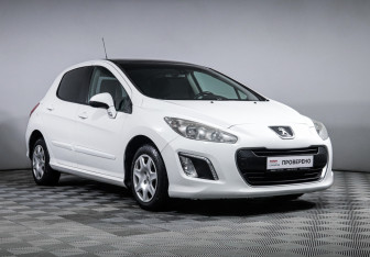 Подержанный автомобиль Peugeot 308 Hatchback 2011 года (3 фото)