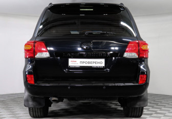 Подержанный автомобиль Toyota Land Cruiser Suv 2012 года (6 фото)