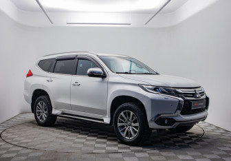 Подержанный автомобиль Mitsubishi Pajero Sport 2018 года (3 фото)