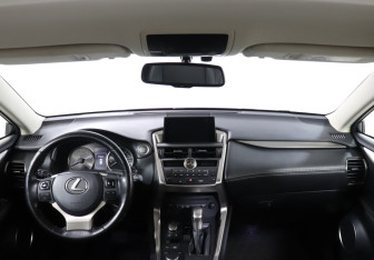 Подержанный автомобиль Lexus NX 2016 года (12 фото)