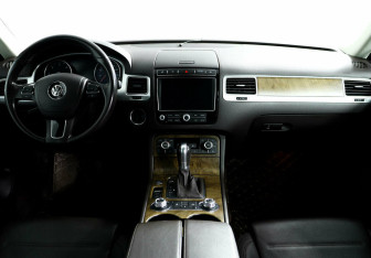 Подержанный автомобиль Volkswagen Touareg 2017 года (8 фото)