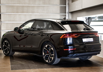 Подержанный автомобиль Audi Q8 2019 года (6 фото)