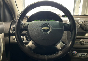 Подержанный автомобиль Chevrolet Aveo Sedan 2007 года (14 фото)