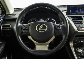 Подержанный автомобиль Lexus NX 2015 года (11 фото)