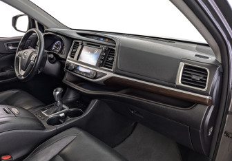 Подержанный автомобиль Toyota Highlander 2014 года (13 фото)