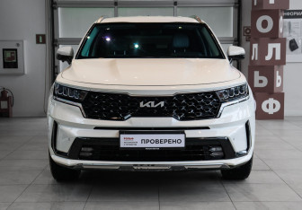 Подержанный автомобиль Kia Sorento 2023 года (2 фото)