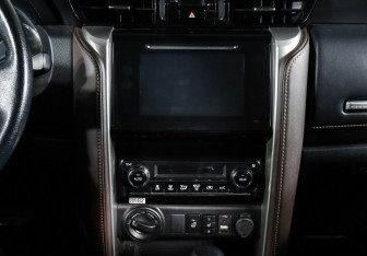 Подержанный автомобиль Toyota Fortuner 2019 года (10 фото)