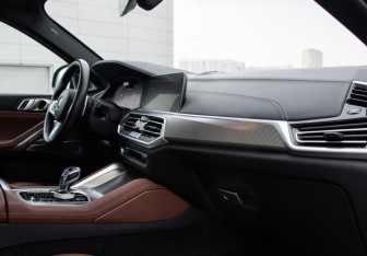 Подержанный автомобиль BMW X6 2021 года (12 фото)