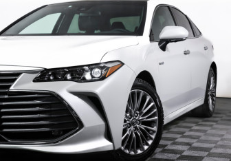 Подержанный автомобиль Toyota Avalon 2022 года (27 фото)