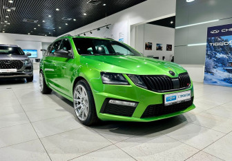 Подержанный автомобиль Skoda Octavia RS Wagon 2019 года (3 фото)