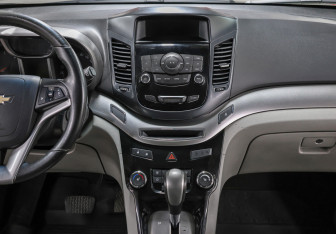 Подержанный автомобиль Chevrolet Orlando 2013 года (17 фото)