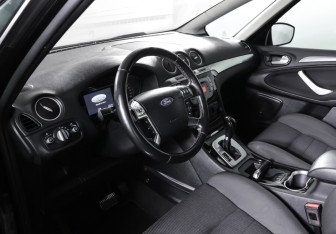 Подержанный автомобиль Ford S-MAX 2012 года (15 фото)